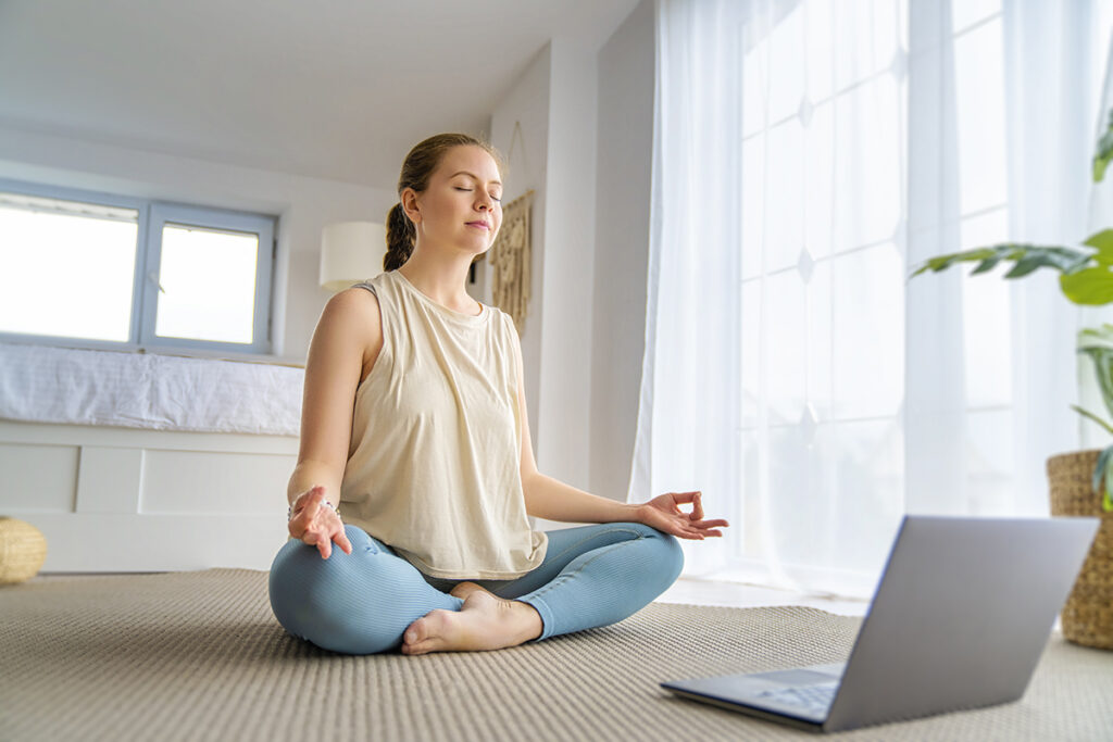 Diana-Suassuna-A-Conexão-entre-Hormônios-e-Emoções-Como-a-Yoga-Pode-Ajudar-a-Equilibrar-as-Emoções02